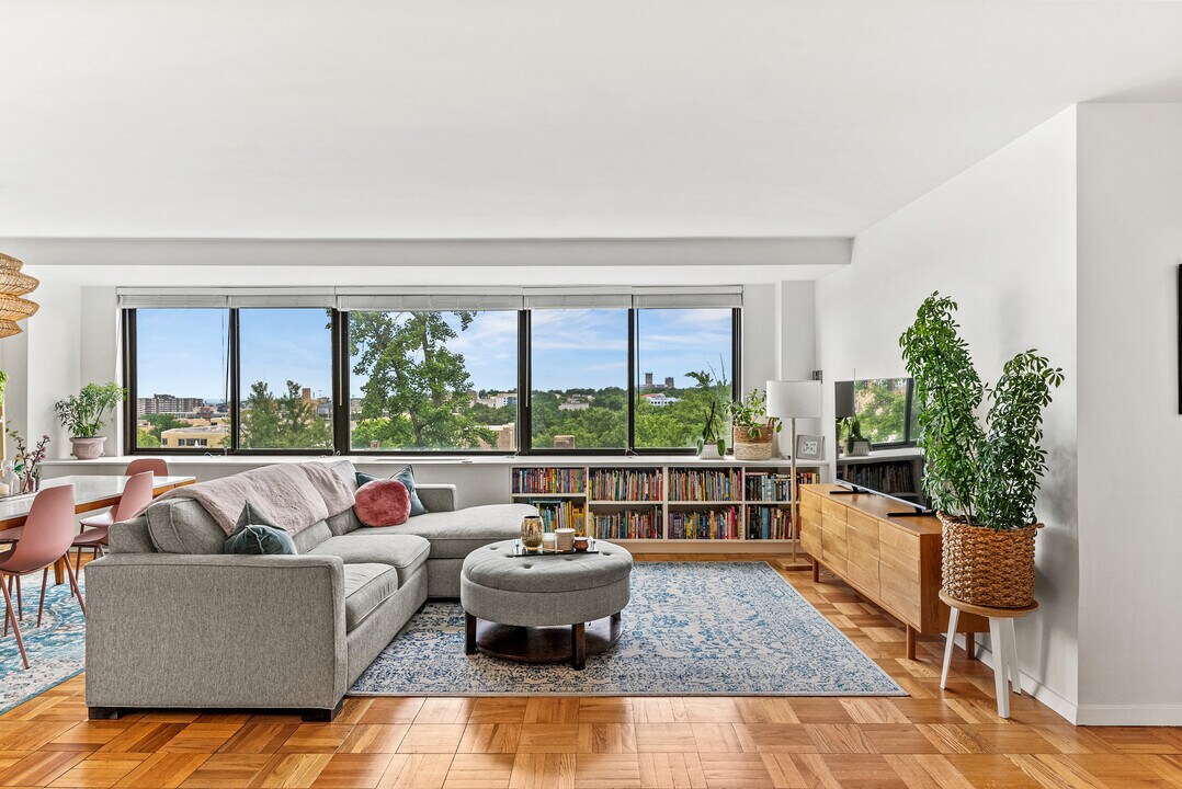 4740 Connecticut Ave NW, Unit 908 in Washington, DC - Foto de edificio