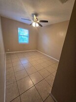 1012 Lynn St in Weatherford, TX - Building Photo