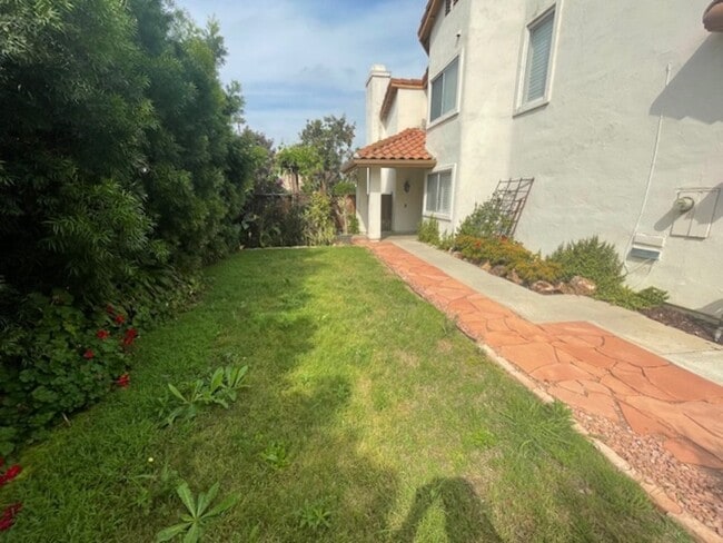 12602 Creekwood Ct in San Diego, CA - Building Photo - Building Photo