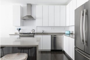 2 W 6th St, Unit 105 in Boston, MA - Building Photo