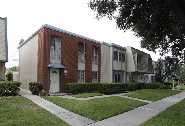 1784-1794 W Greenleaf Ave in Anaheim, CA - Building Photo - Building Photo