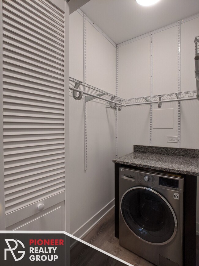 437 W Belden, Unit 429.5-203 in Chicago, IL - Building Photo - Building Photo