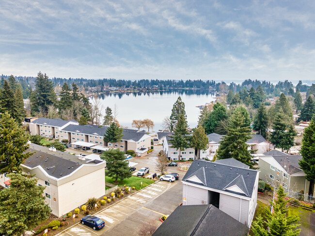 Landing at Angle Lake in Seatac, WA - Foto de edificio - Building Photo