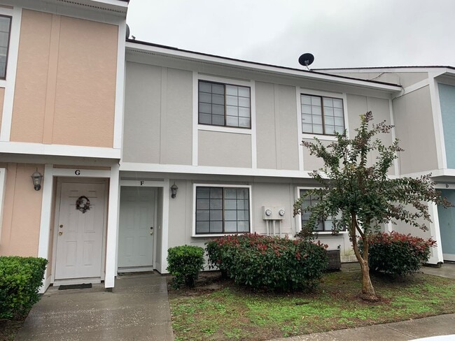 property at 1212 Pinegrove Dr