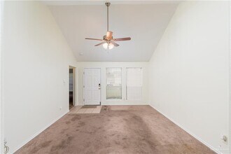 17 Yary Dr in Edinburg, TX - Building Photo - Building Photo