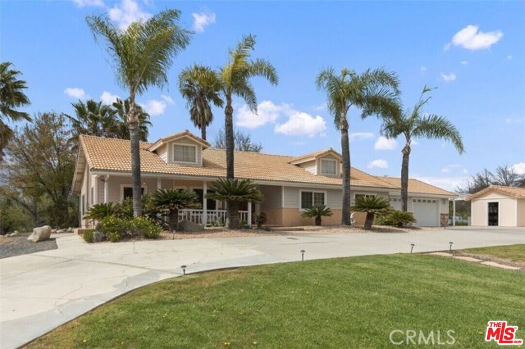 37200 Glen Oaks Rd in Temecula, CA - Building Photo