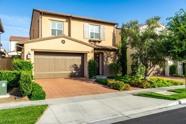 132 Rotunda in Irvine, CA - Building Photo - Building Photo