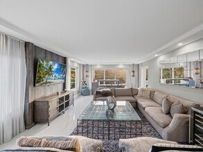 1151 N Fort Lauderdale Beach Blvd in Fort Lauderdale, FL - Foto de edificio - Building Photo