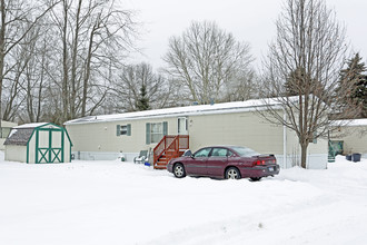 Lake Villa Manufactured Housing Community in Oxford, MI - Building Photo - Building Photo