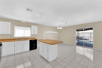 6608 Silverstream Ave in Las Vegas, NV - Building Photo - Building Photo