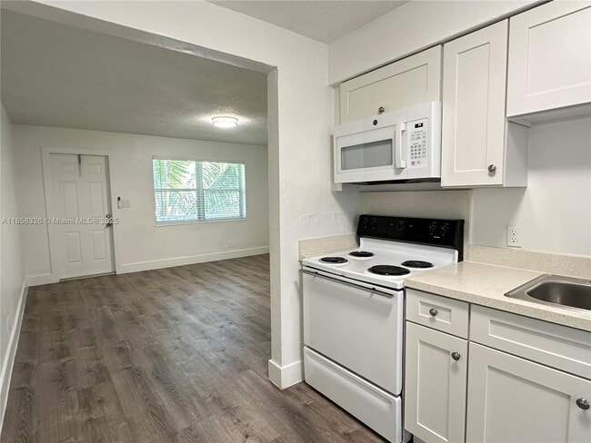 1821 Thomas St in Hollywood, FL - Building Photo - Building Photo