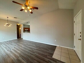 1717 Constantino Cir in Austin, TX - Foto de edificio - Building Photo
