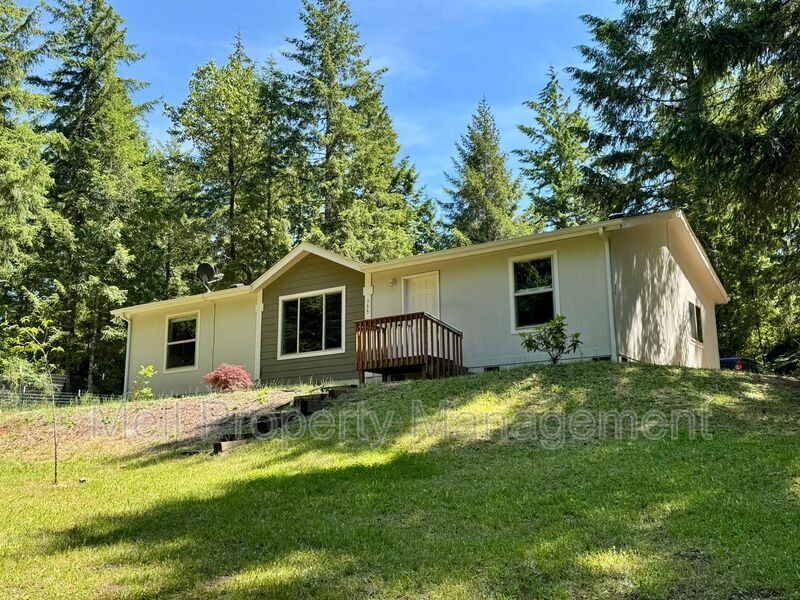 155 E Strayer Way in Shelton, WA - Building Photo