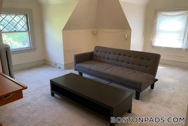588 Huron Ave in Cambridge, MA - Building Photo - Building Photo