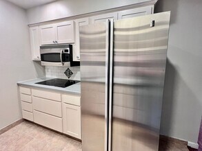 70 W Sierra Ave in Fresno, CA - Building Photo - Building Photo
