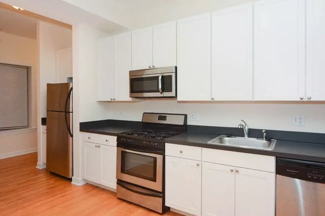 4712 N Sheridan Rd, Unit 32S in Chicago, IL - Building Photo - Building Photo