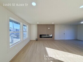 14405 SE Alder St in Portland, OR - Building Photo - Building Photo