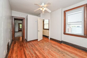 2125 W Clifton Ave in Cincinnati, OH - Building Photo - Building Photo