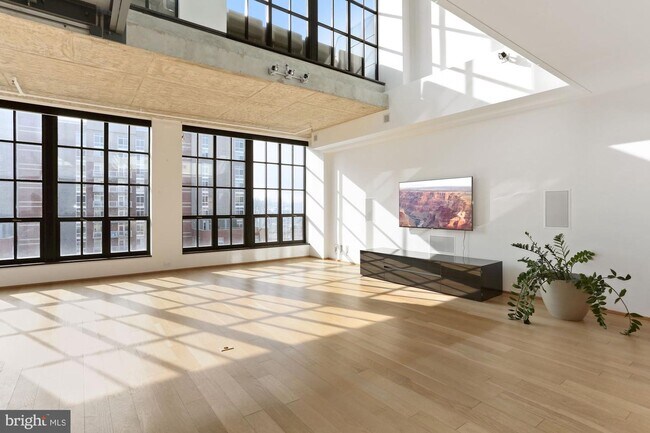 1615 N QUEEN St-Unit -M606 in Arlington, VA - Building Photo - Building Photo
