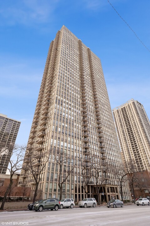 1660 N La Salle Dr in Chicago, IL - Building Photo