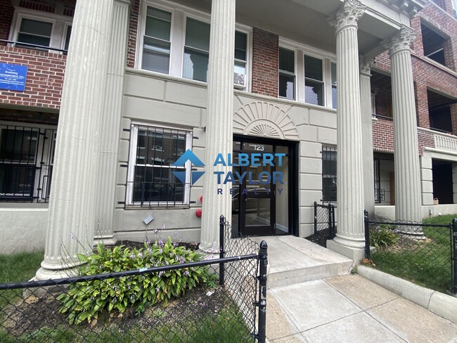 111 Sutherland Rd, Unit F