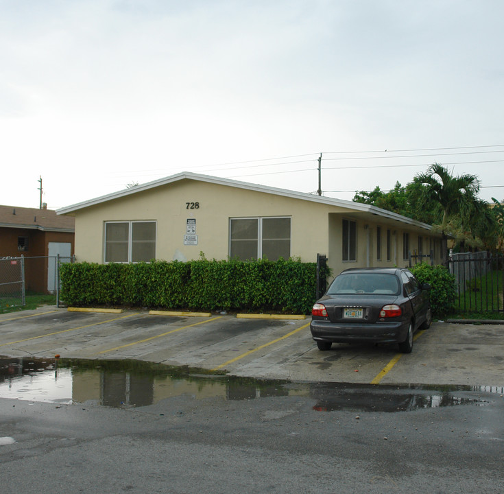 728 NW 4th Ave in Fort Lauderdale, FL - Building Photo