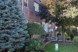 1511 Independence Ave in Brooklyn, NY - Foto de edificio - Building Photo