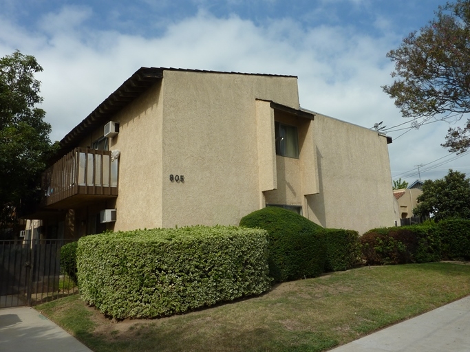 805 S 4th St in Alhambra, CA - Foto de edificio