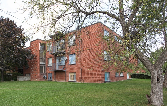 66 Wasdale Cres in Toronto, ON - Building Photo - Primary Photo