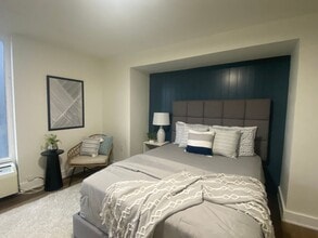 The View on Douglas in Des Moines, IA - Building Photo - Building Photo