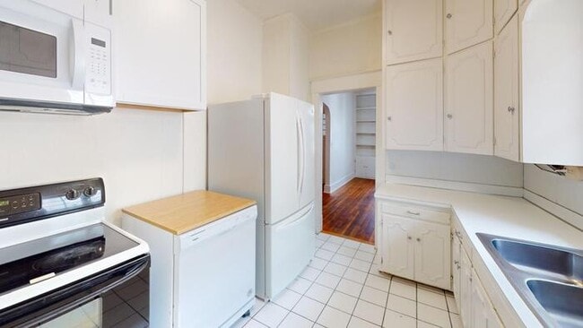 property at 1004 E Ave C