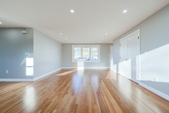 20 Festa Rd, Unit 1 - First Floor in Revere, MA - Foto de edificio - Building Photo