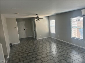 7244 Early Pioneer Ave in Las Vegas, NV - Building Photo - Building Photo