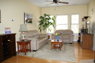 820 W Sunnyside Ave, Unit 2B in Chicago, IL - Building Photo - Building Photo