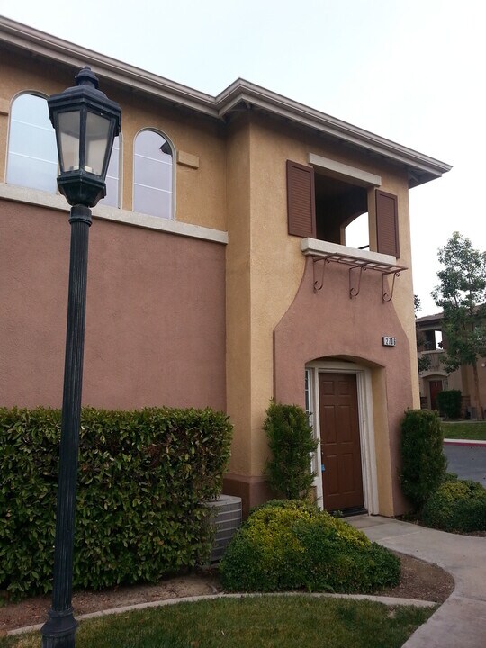 26427 Arboretum Way in Murrieta, CA - Building Photo