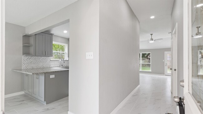 4007 Green Crest Dr in Houston, TX - Building Photo - Building Photo