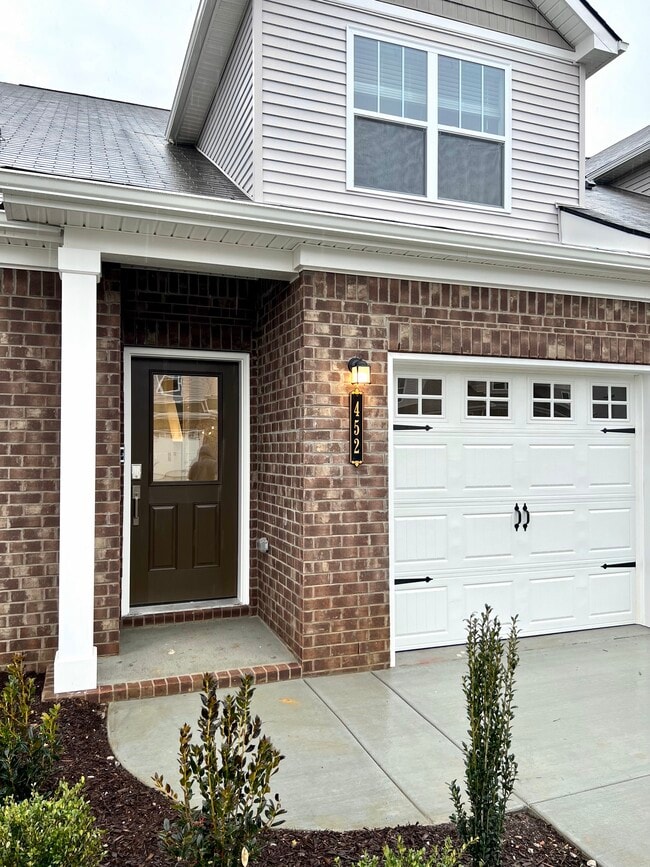452 Alcott Way in Spring Hill, TN - Foto de edificio - Building Photo