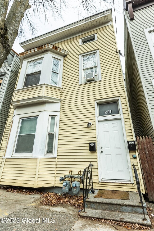 341 1st St, Unit 2
