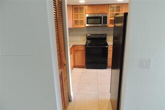 10104 NW 41st St in Doral, FL - Building Photo - Building Photo