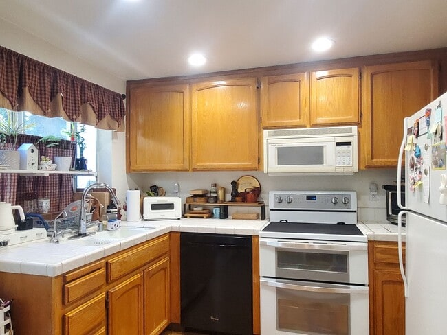 1522 Fujiko Dr in San Jose, CA - Building Photo - Building Photo