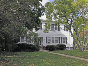 1109 Livingston Ave in New Brunswick, NJ - Foto de edificio - Building Photo