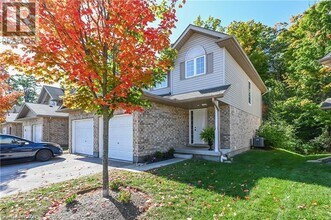 300 Fallowfield Dr in Kitchener, ON - Building Photo - Building Photo