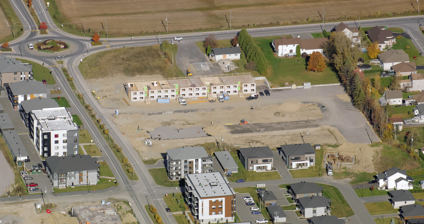 205 De La Petite-Noraie Rue in St-Charles-Borromée, QC - Building Photo