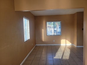 6598 Jacaranda Ave in Fontana, CA - Building Photo - Building Photo