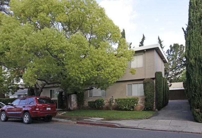 660 Roble Ave in Menlo Park, CA - Foto de edificio - Building Photo