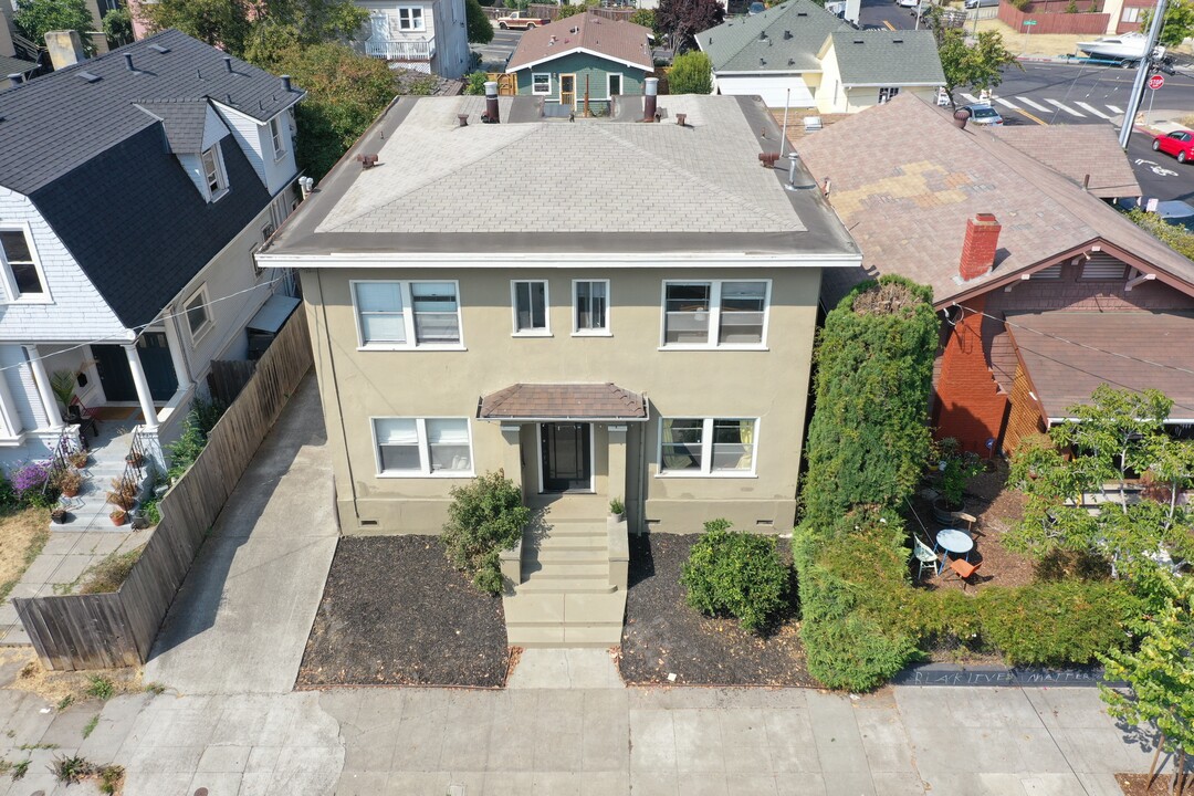 5825 Genoa St in Oakland, CA - Building Photo