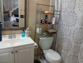 2105 Cypress Ct in Naples, FL - Building Photo - Building Photo