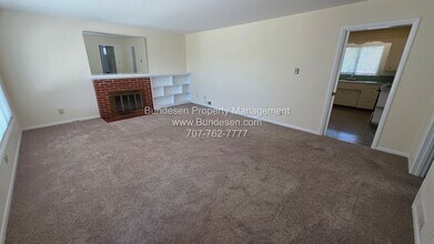 816 Schuman Ln in Petaluma, CA - Building Photo - Building Photo