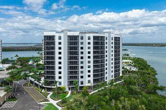 Grandview at Bay Beach in Fort Myers Beach, FL - Foto de edificio - Building Photo