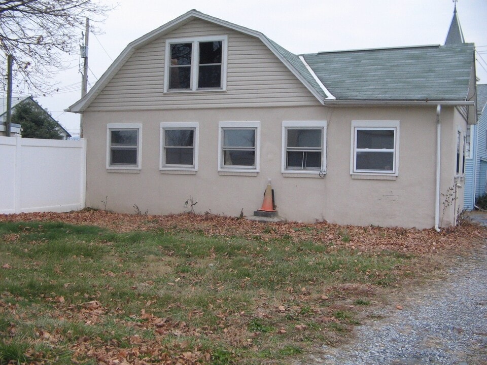 1251 Newport Rd in Manheim, PA - Building Photo
